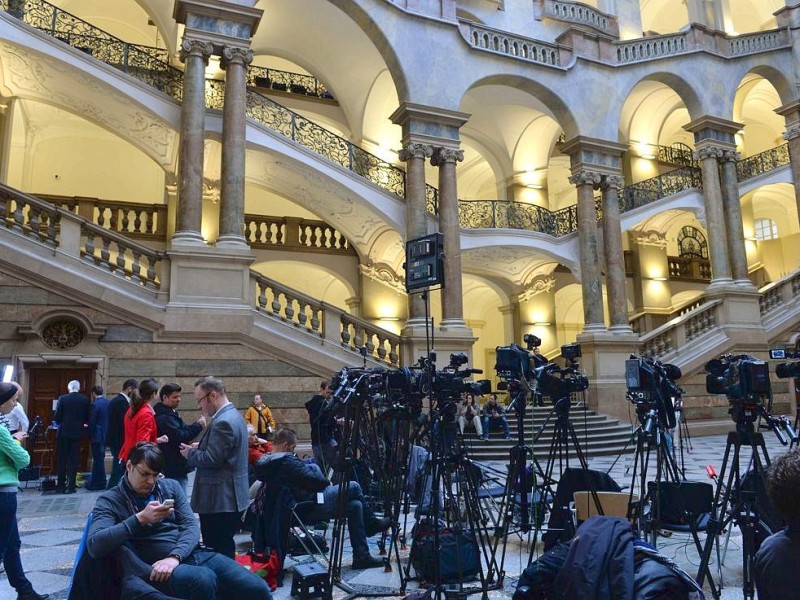 Journalisten aus aller Welt hatten sich im Justizpalast auf den Auftritt von Hoeneß nach der Urteilsverkündung vorbereitet.