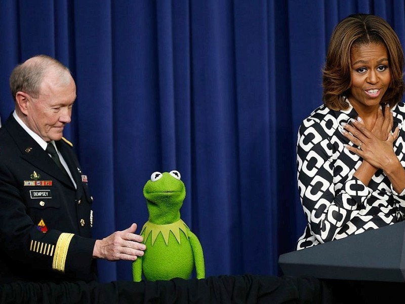 Als Michelle einwilligte, ließ Kermit dann seinen ganzen Charme spielen.