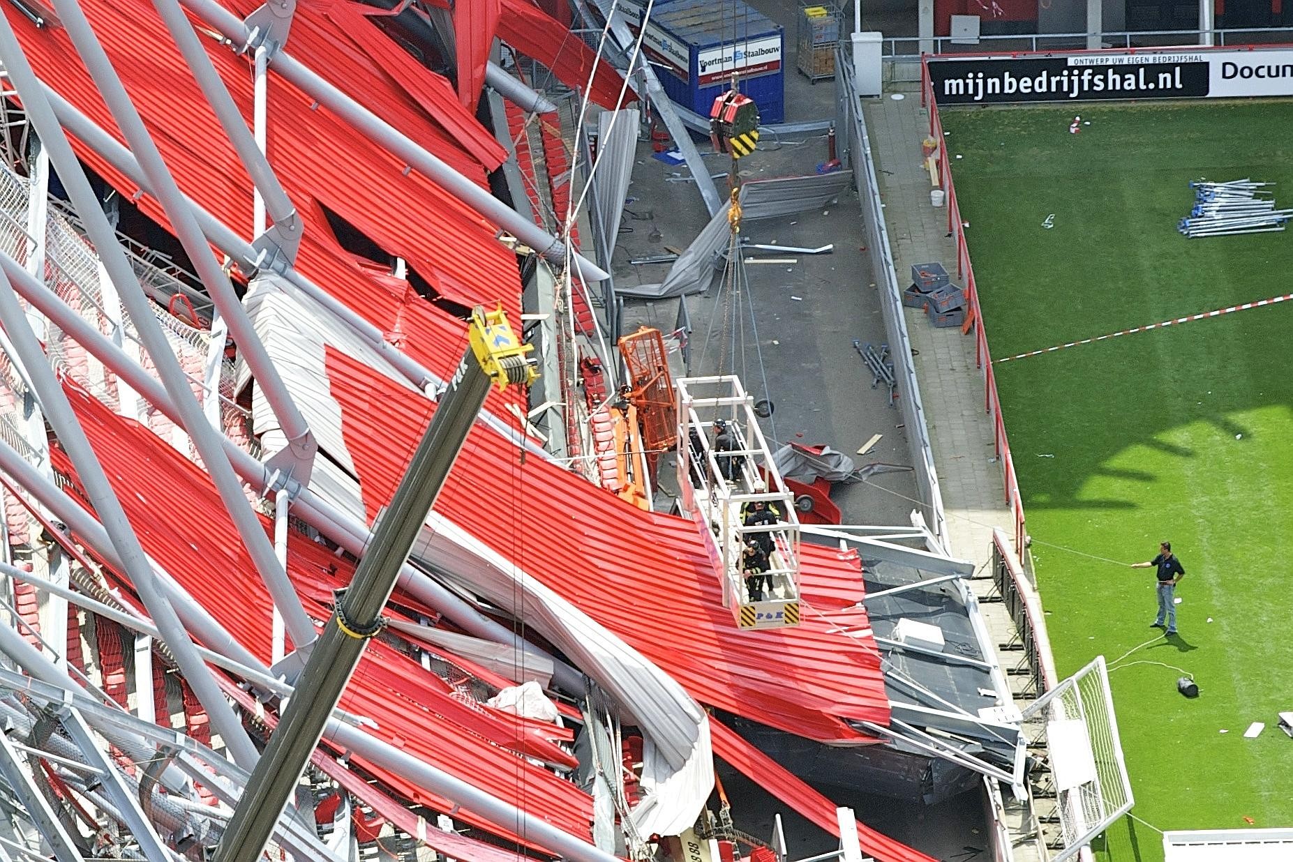 Möglicherweise war ein Krank bei Bauarbeiten an eine der Dach-Stützen gestoßen.