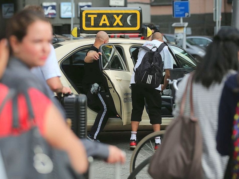 ...Passagieren blieb meist nur, auf ein freies Taxi zu warten.