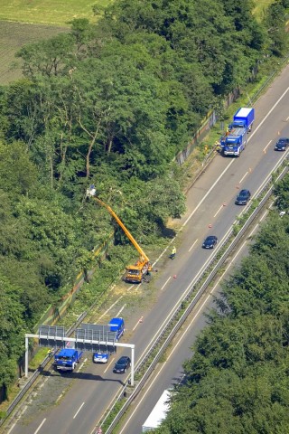 Aufräumarbeiten auf der A43 in Richtung Herne im Bereich der Ausfahrt Recklinghausen.
