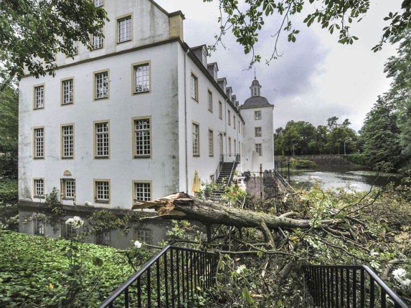 Sturmschäden im Schlosspark Borbeck eine Woche nach dem Sturm.Foto: Knut Vahlensieck