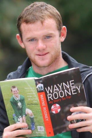 ... bei der Vorstellung seiner Autobiografie im September 2006 kann Rooney den beginnenden Haarausfall noch ganz gut kaschieren.