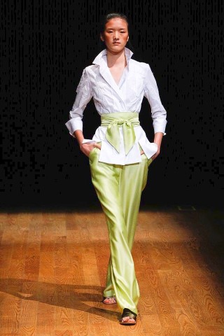 Mode von Designerin Josie Natori.