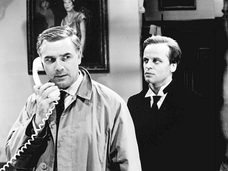 Hier aber ist die Historie bekannt: 1963 spielte Fuchsberger der Inspektor Puddler in der Wallace-Verfilmung Der schwarze Abt. Neben ihm Klaus Kinski als zwielichtiger Buttler...