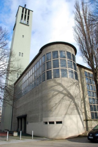 Noch einmal Dortmund: Die Nicolaikirche an der Lindemannstraße - sie war 1930 die erste Kirche in Deutschland, die ihre Betonkonstruktion nicht verbarg, sondern herzeigte. Am Sonntag Führungen und Musik.