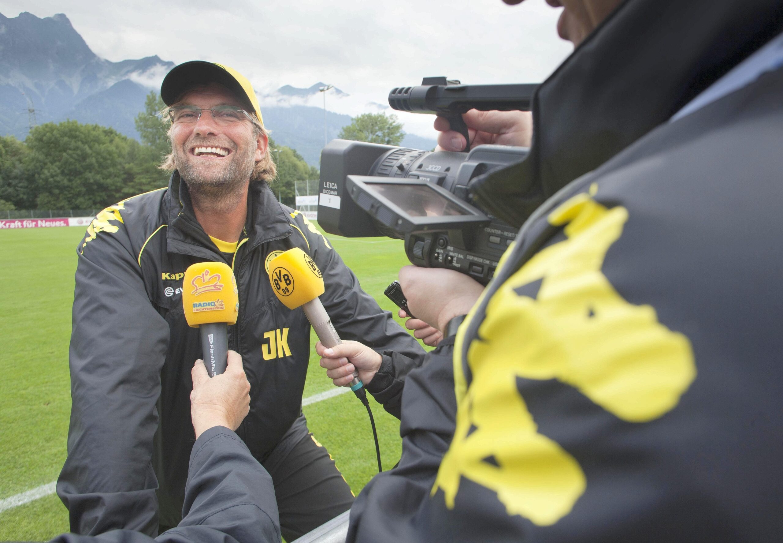Gut gelaunt präsentierte sich am Freitag BVB-Trainer Jürgen Klopp den Journalisten. Verwundern dürfte das nicht, ...