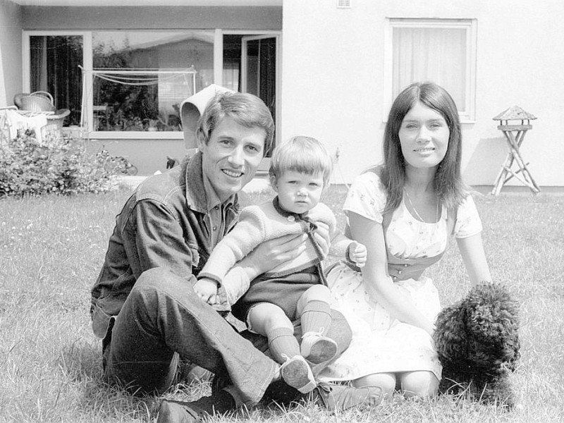 Udo Jürgens mit seiner damaligen Frau Panja und seinem Sohn Johnny (1964).