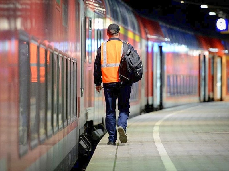 Von 21 Uhr am Montagabend bis 6 Uhr am Dienstagmorgen haben die Lokführer der Deutschen Bahn deutschlandweit ihre Arbeit niedergelegt.