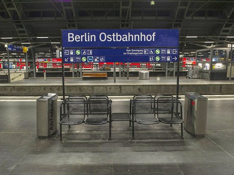 Leere Bahngleiseim Ostbahnhof in Berlin.