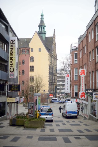 Die Polizei hat im Stadteil Elberfeld den Versammlungsbereich der Salafisten abgesperrt.