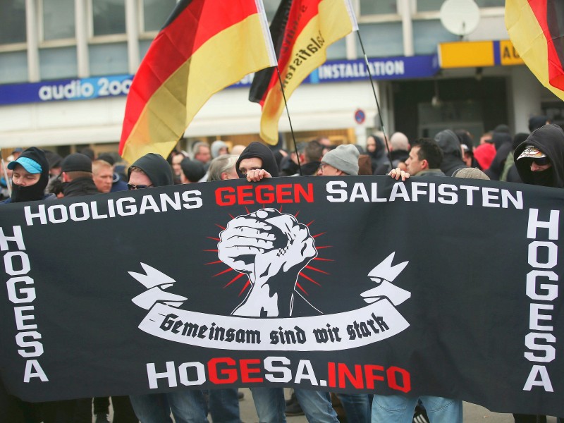 Mitglieder von Hogesa (Hooligans gegen Salafisten).