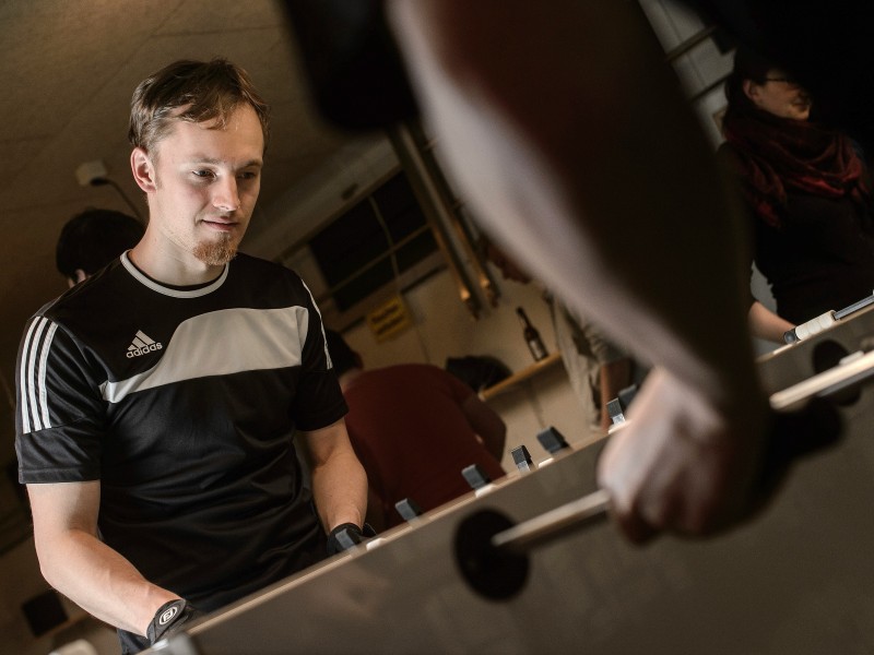 Der Bochumer Stephan Wolf sicherte sich 2014 in der Kategorie Neulinge-Einzel den WM-Titel im Tischtfußball. Er trainier im Verein TfV Bochm - mit Hobbykickern hat das nichts zu tun.