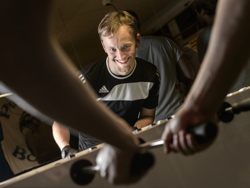 Der Bochumer Stephan Wolf sicherte sich 2014 in der Kategorie Neulinge-Einzel den WM-Titel im Tischtfußball. Er trainier im Verein TfV Bochm - mit Hobbykickern hat das nichts zu tun.