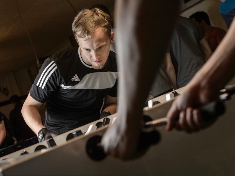 Der Bochumer Stephan Wolf sicherte sich 2014 in der Kategorie Neulinge-Einzel den WM-Titel im Tischtfußball. Er trainier im Verein TfV Bochm - mit Hobbykickern hat das nichts zu tun.