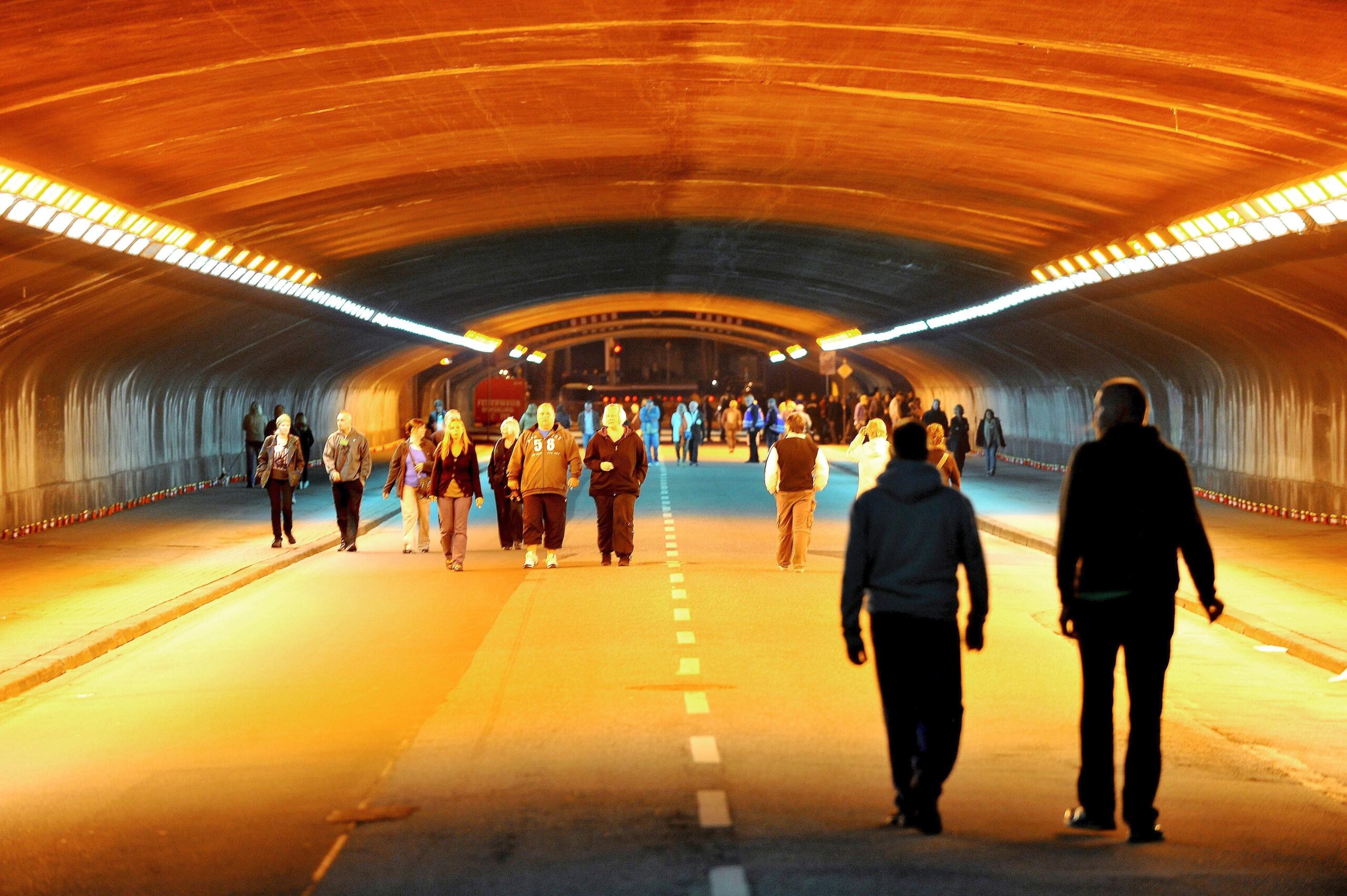 Am Wochenende des Jahrestages sperrt die Stadt den Tunnel der Karl-Lehr-Straße von Samstag- bis Montagmorgen für den Straßenverkehr. 
