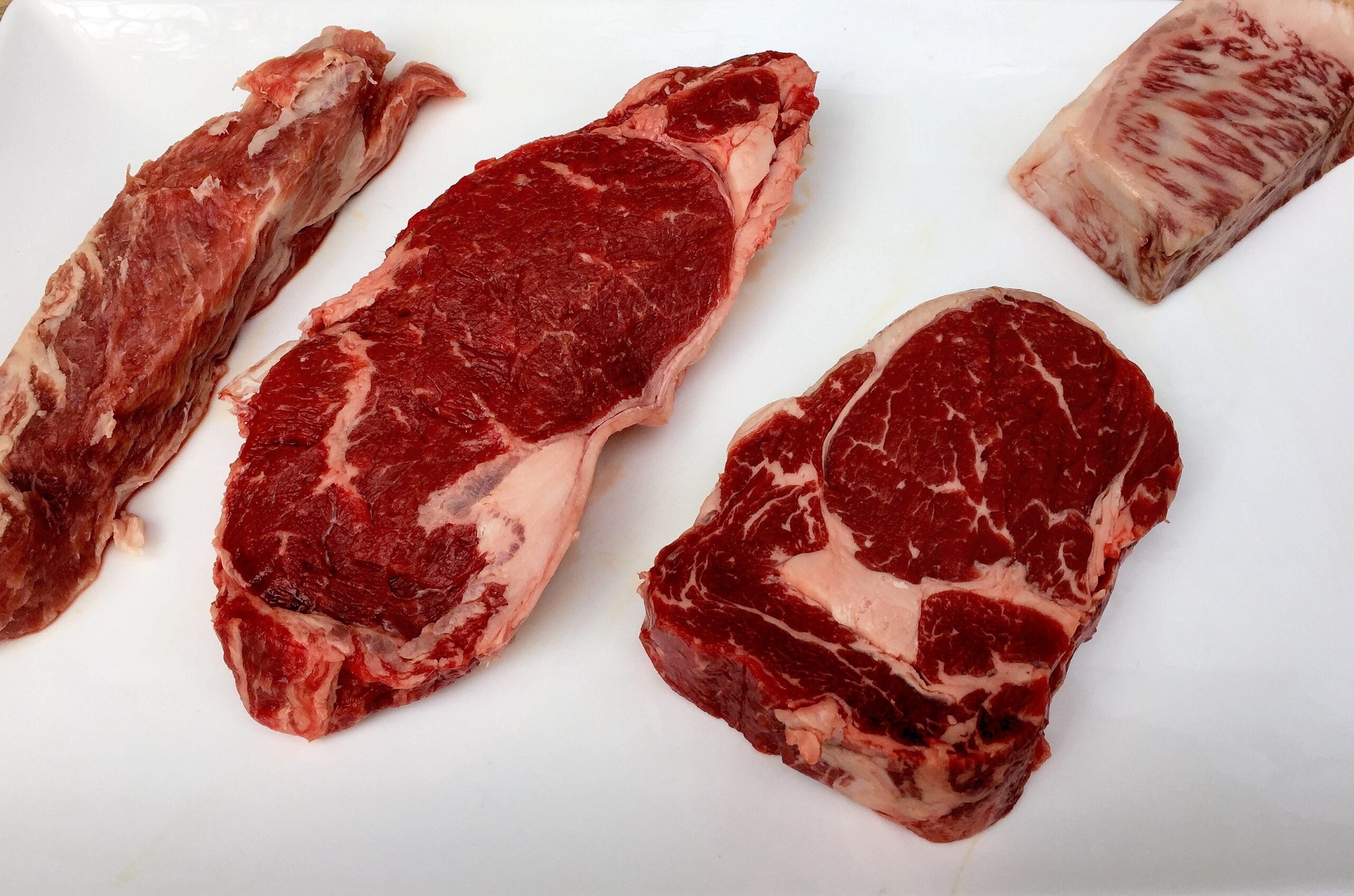 Teueres Fleisch im Trend: Iberico aus Spanien, Rumpsteak aus Nebraska, Entrcôte aus Kanada und Kobe-Rind aus Japan.
