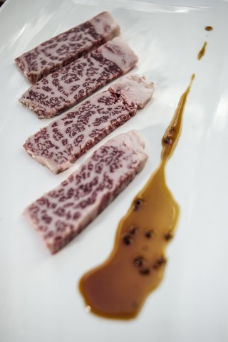 Kobe-Rind sieht anders aus als herkömmliches Rindfleisch.