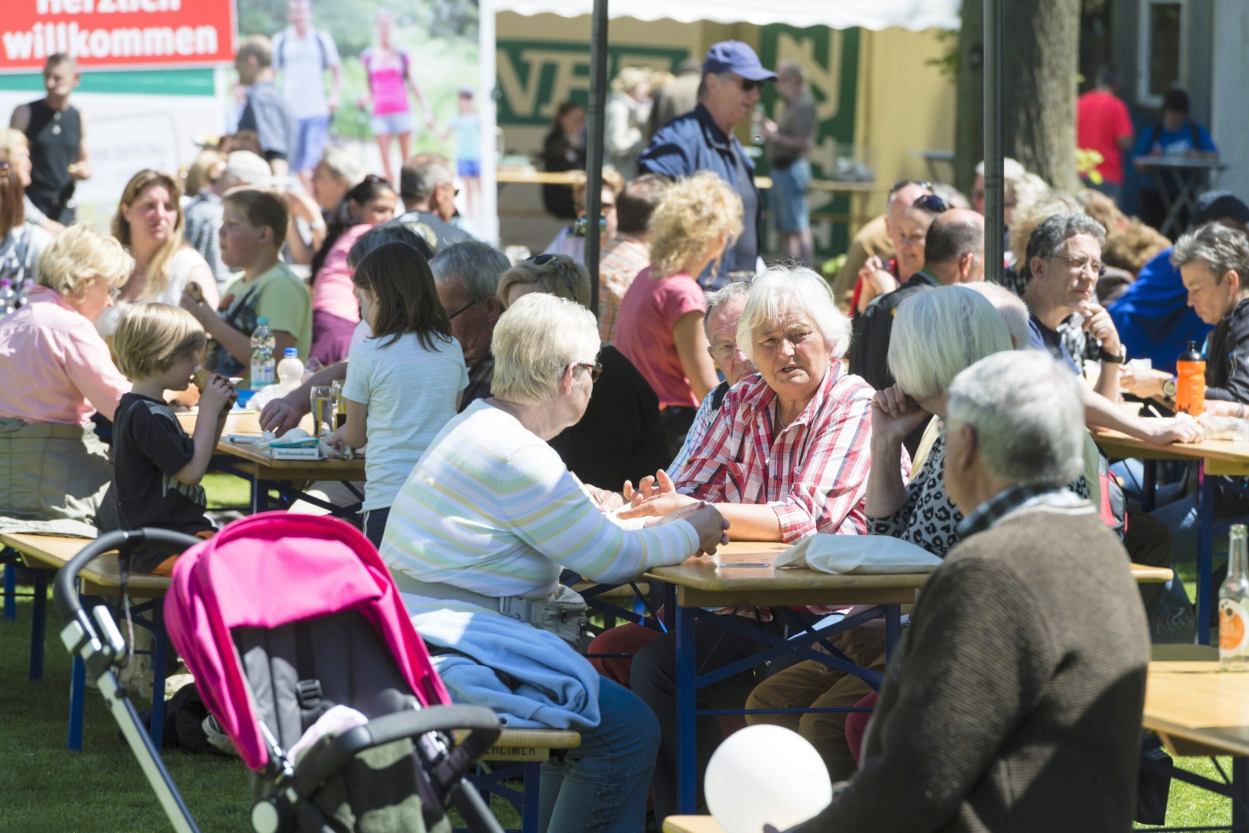 Strahlender Sonnenschein beim NRZ Wandertag 2015 am Baldeneysee.