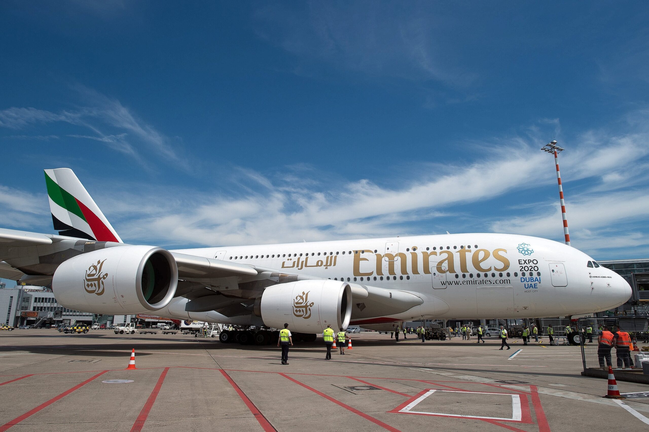 Seit 1. Juli 2015 fliegt Emirates regelmäßig mit dem A380 den Flughafen Düsseldorf an. 
