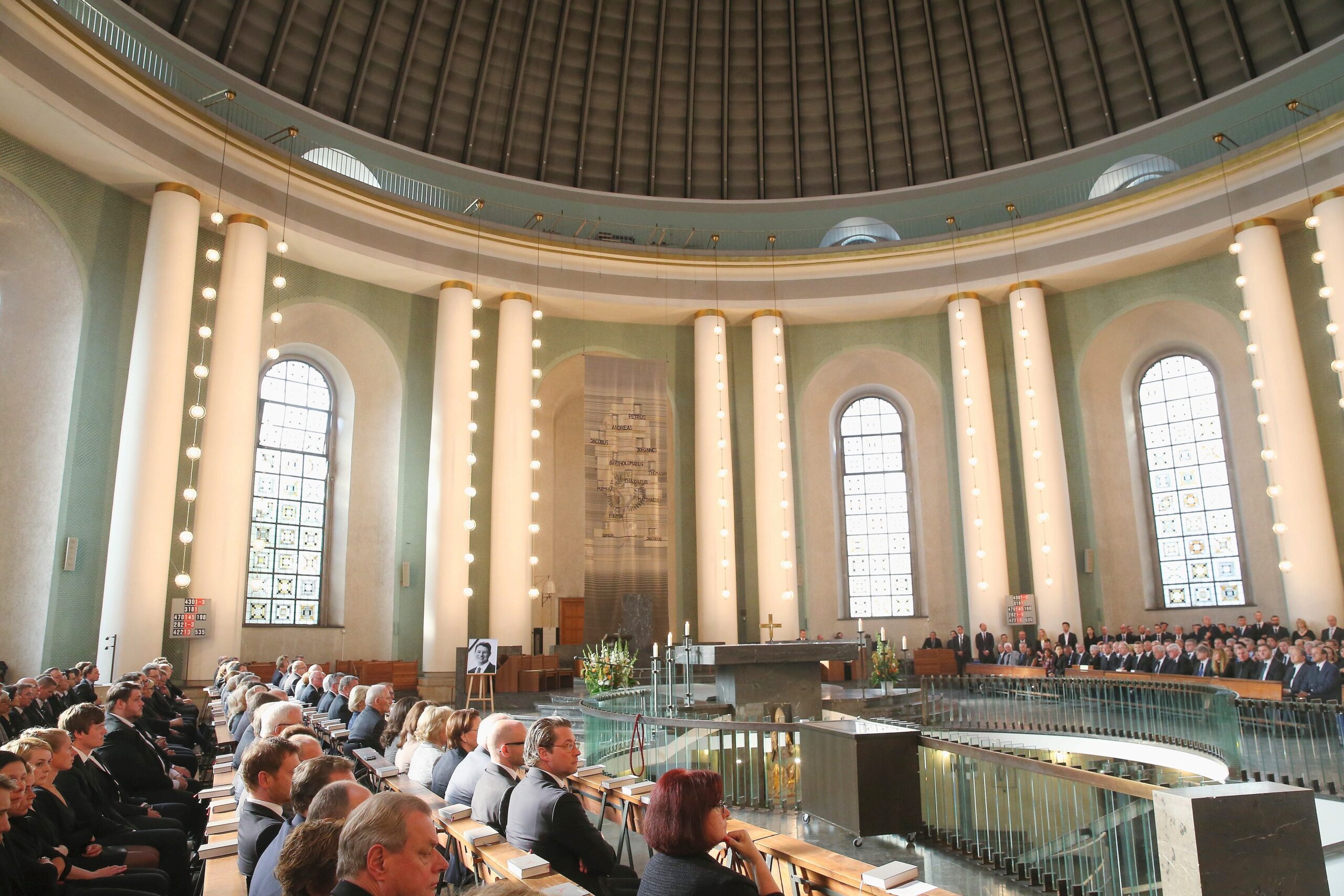 ... in der St.-Hedwigs-Kathedrale in Berlin Abschied genommen.