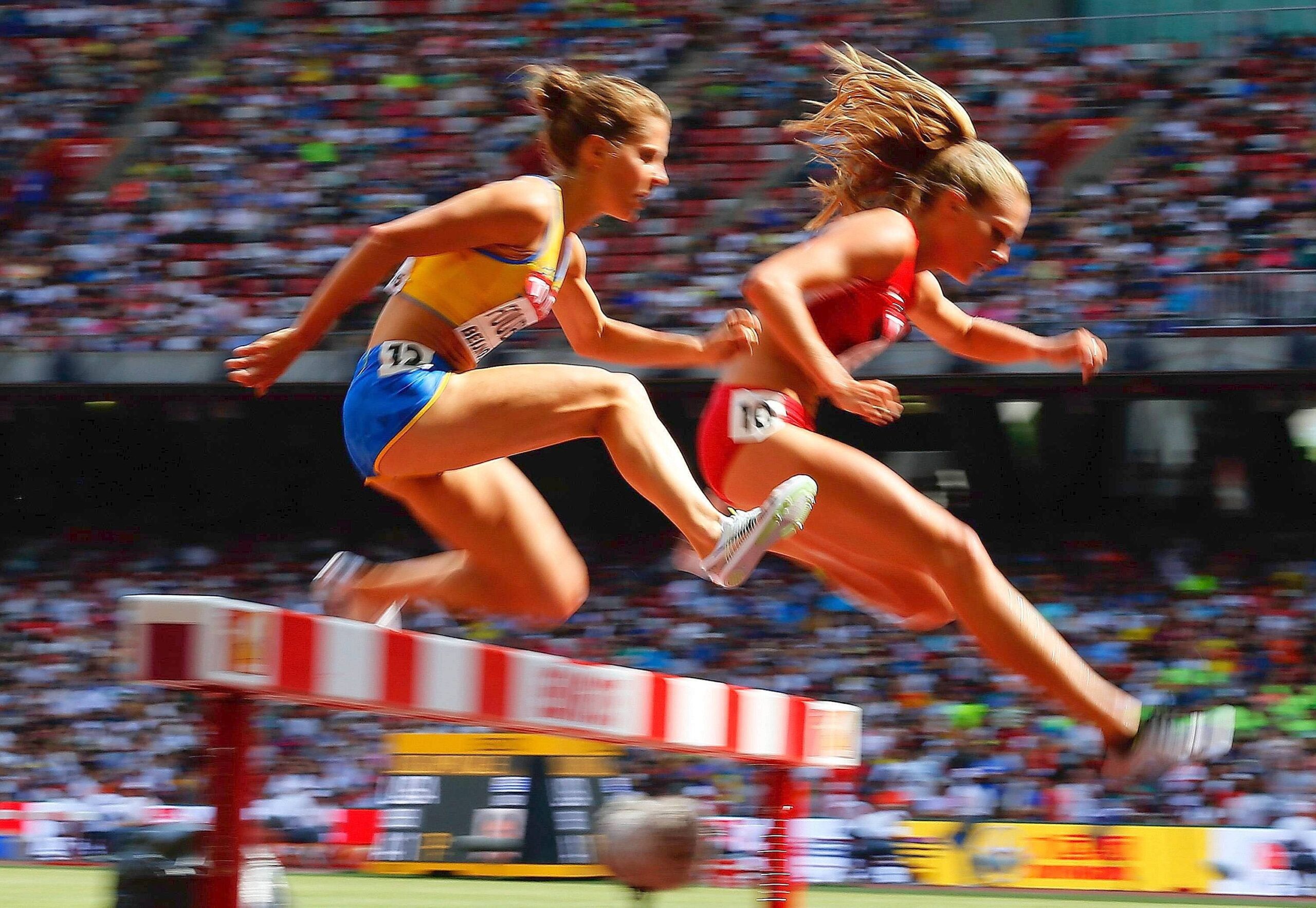 Bei der Leichtathletik-WM in Peking liefern die Sportler starke Leistungen und Emotionen. Für Deutschland holten unter anderem Kugelstoßerin Christina Schwanitz, ihr Kollege David Storl und Stabhochspringer Raphael Holzdeppe Medaillen. Alles überragender Star war 100-Meter-Weltmeister Usain Bolt.
