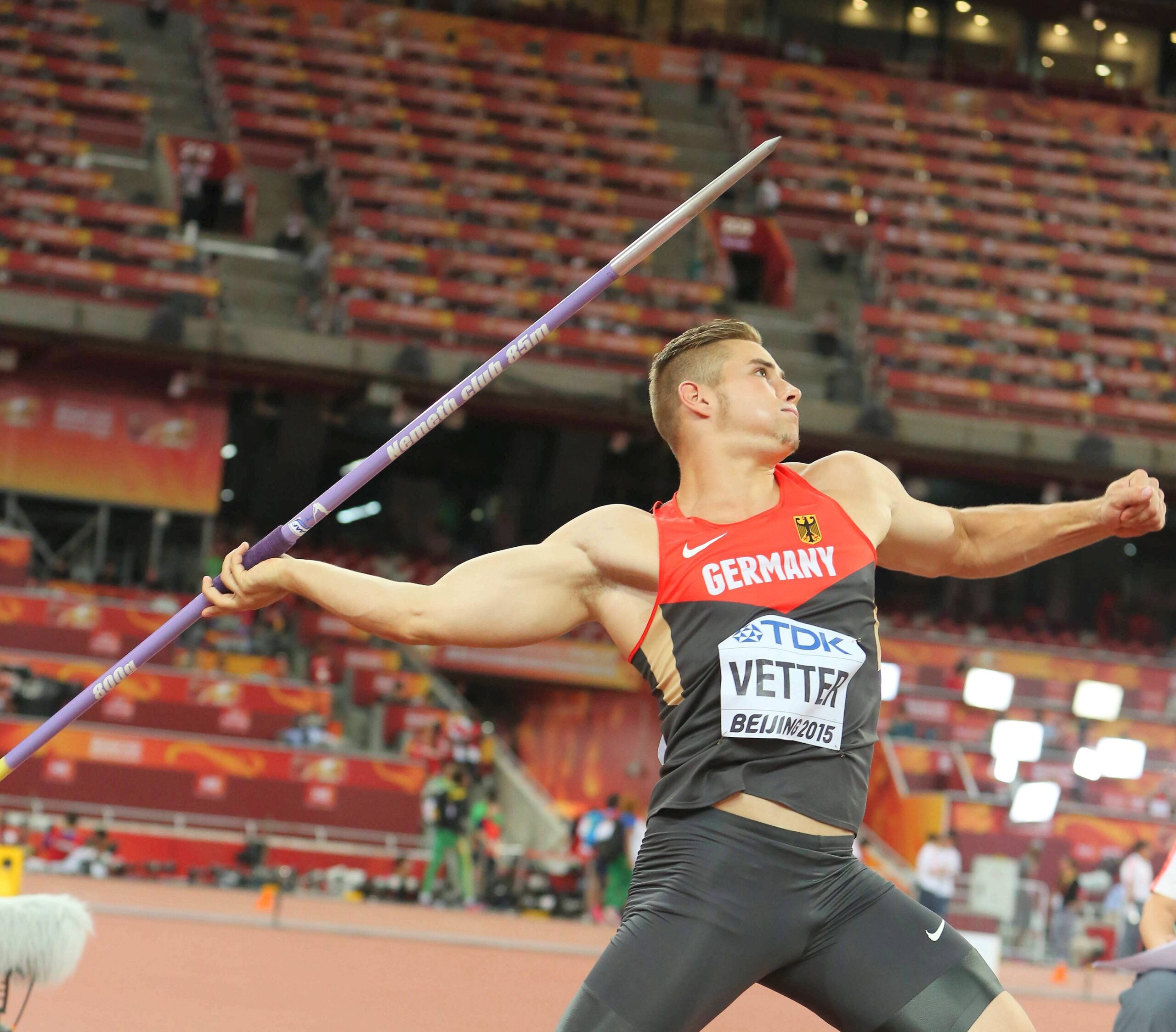 Bei der Leichtathletik-WM in Peking liefern die Sportler starke Leistungen und Emotionen. Für Deutschland holten unter anderem Kugelstoßerin Christina Schwanitz, ihr Kollege David Storl und Stabhochspringer Raphael Holzdeppe Medaillen. Alles überragender Star war 100-Meter-Weltmeister Usain Bolt.