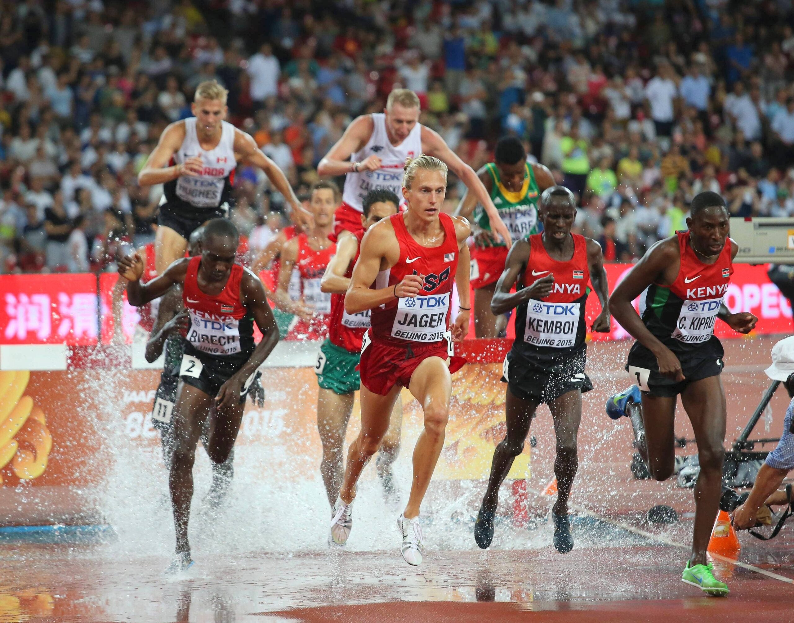 Bei der Leichtathletik-WM in Peking liefern die Sportler starke Leistungen und Emotionen. Für Deutschland holten unter anderem Kugelstoßerin Christina Schwanitz, ihr Kollege David Storl und Stabhochspringer Raphael Holzdeppe Medaillen. Alles überragender Star war 100-Meter-Weltmeister Usain Bolt.