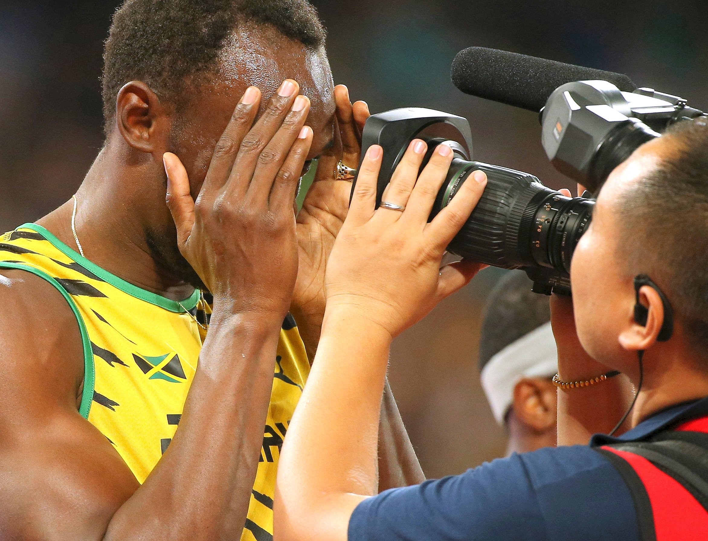 Bei der Leichtathletik-WM in Peking liefern die Sportler starke Leistungen und Emotionen. Für Deutschland holten unter anderem Kugelstoßerin Christina Schwanitz, ihr Kollege David Storl und Stabhochspringer Raphael Holzdeppe Medaillen. Alles überragender Star war 100-Meter-Weltmeister Usain Bolt.