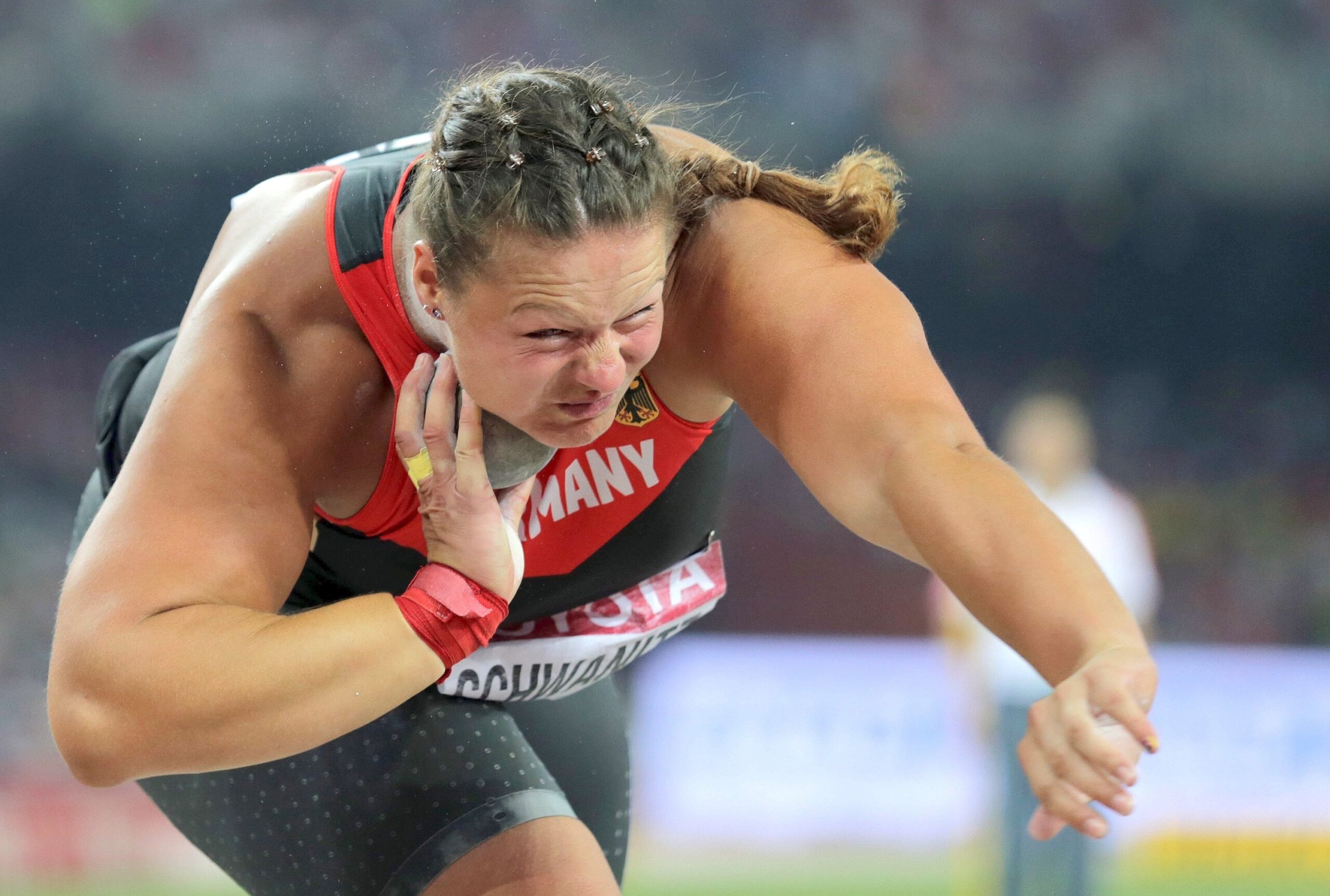 Bei der Leichtathletik-WM in Peking liefern die Sportler starke Leistungen und Emotionen. Für Deutschland holten unter anderem Kugelstoßerin Christina Schwanitz, ihr Kollege David Storl und Stabhochspringer Raphael Holzdeppe Medaillen. Alles überragender Star war 100-Meter-Weltmeister Usain Bolt.