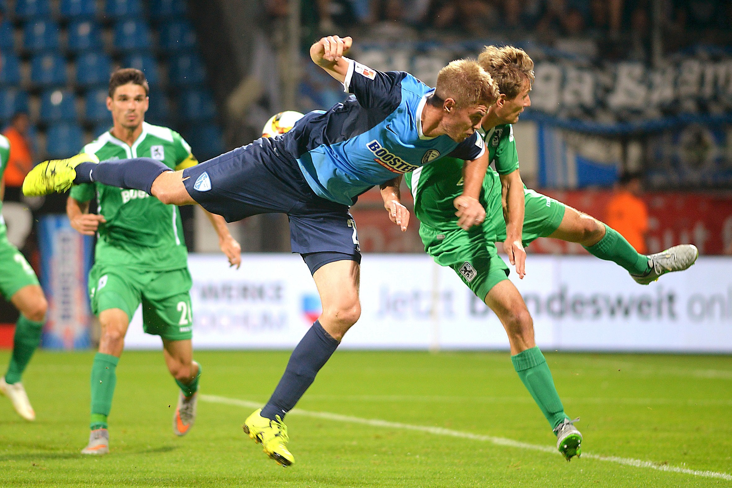 Der VfL Bochum besiegte 1860 München mit 1:0 und verteidigte die Tabellenführung.