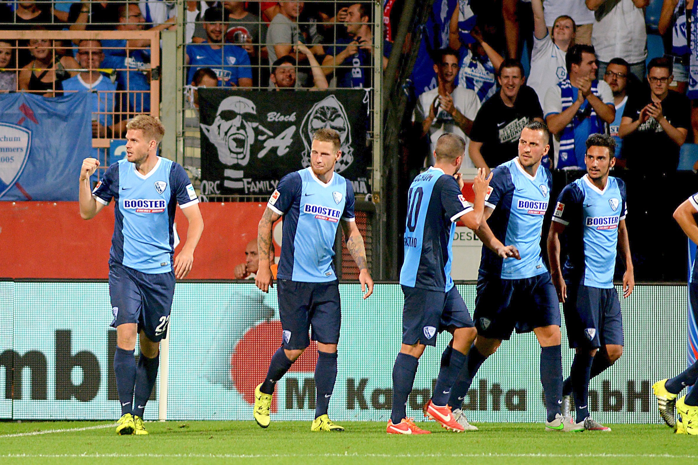 Der VfL Bochum besiegte 1860 München mit 1:0 und verteidigte die Tabellenführung.