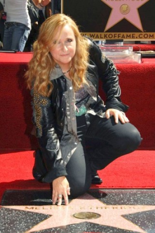 .. die einen Stern auf dem Walk of Fame haben. Auch Rockerin Melissa Etheridge ist in Hollywood verewigt. Mit rosa Gitarre hat...