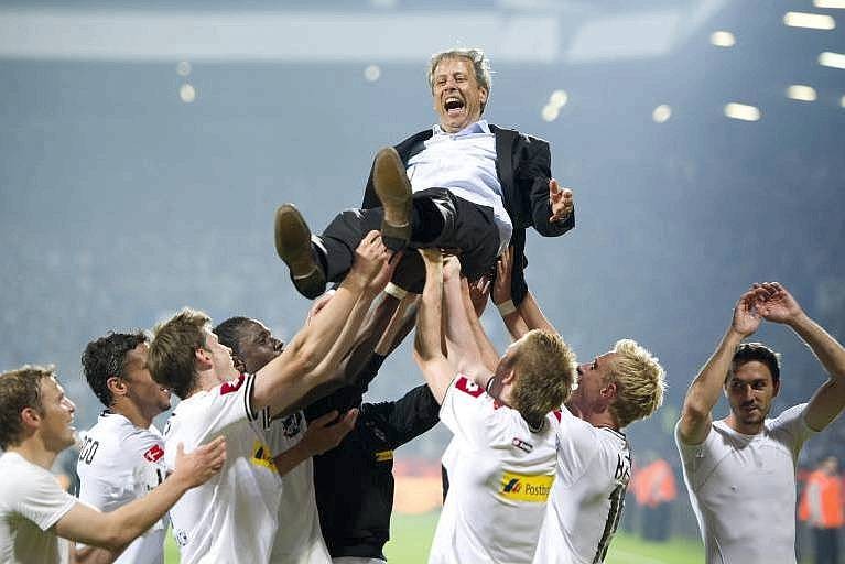 ...Borussia Mönchengladbach und Trainer Lucien Favre feiern durften.