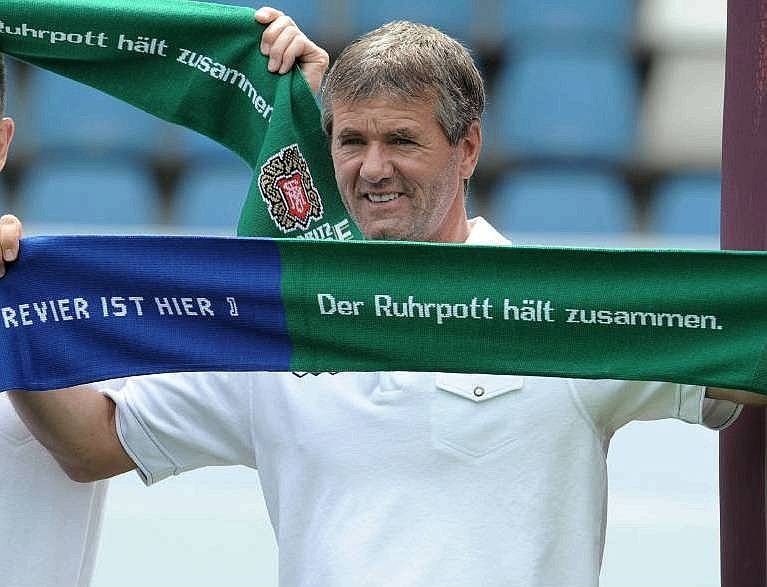 Friedhelm Funkel trat am 1.Juli 2010 sein Traineramt beim VfL Bochum...