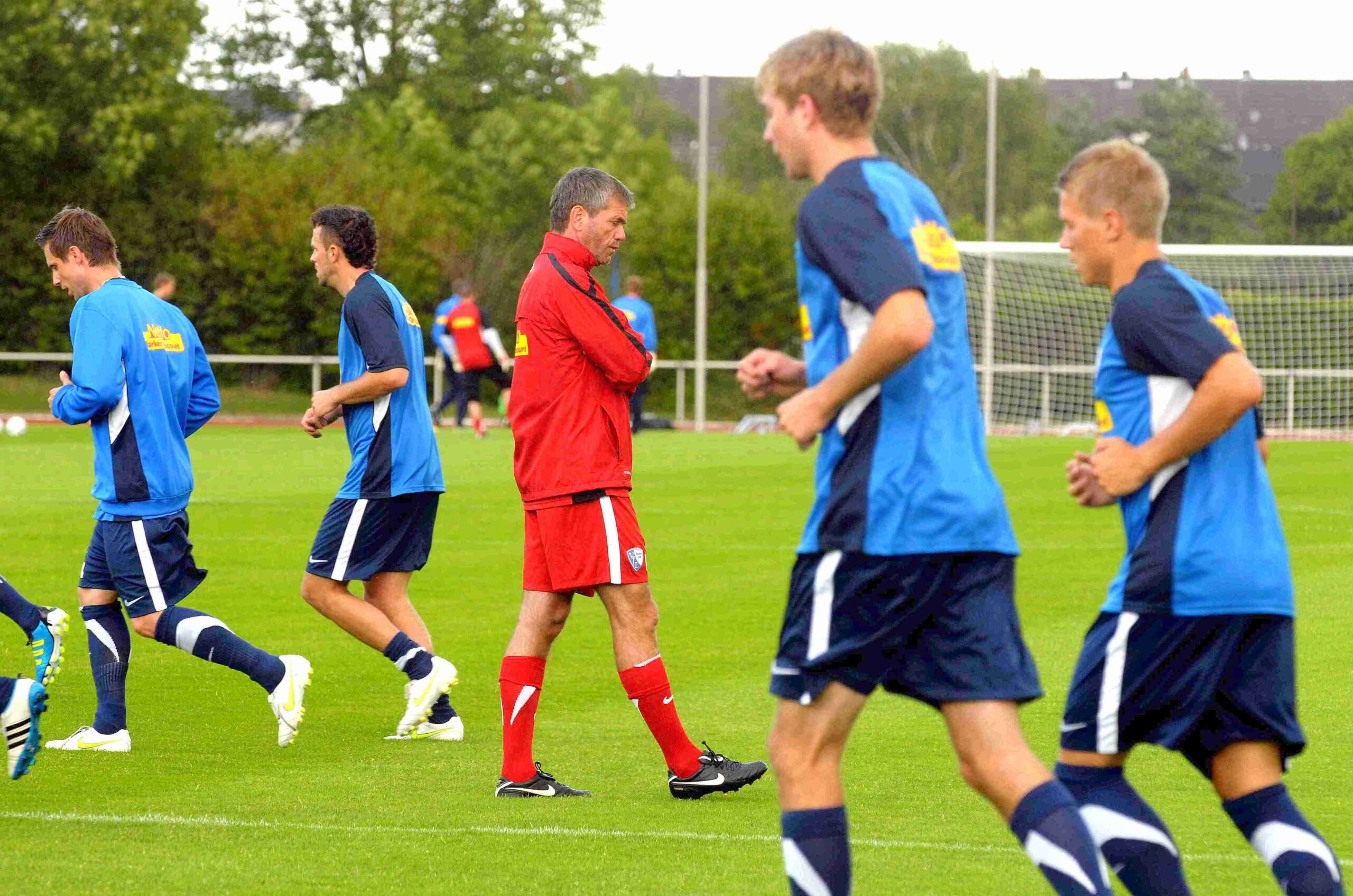 ...mitnehmen. Hier beim Trainingsauftakt des VfL Bochum.