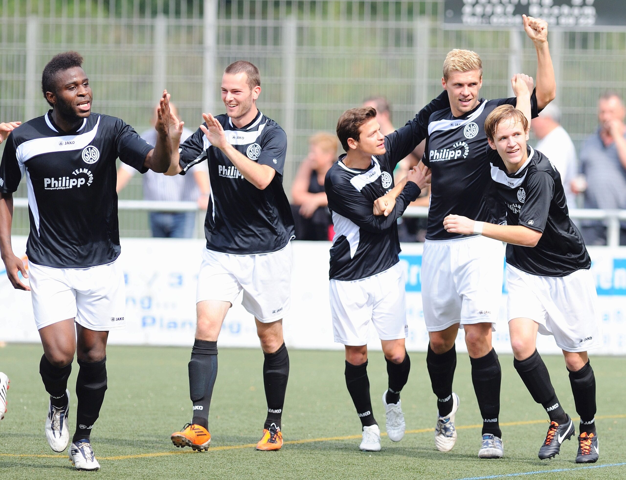 13 Tore: Vaidas Rocys (2. von rechts) von der SG Wattenscheid 09.