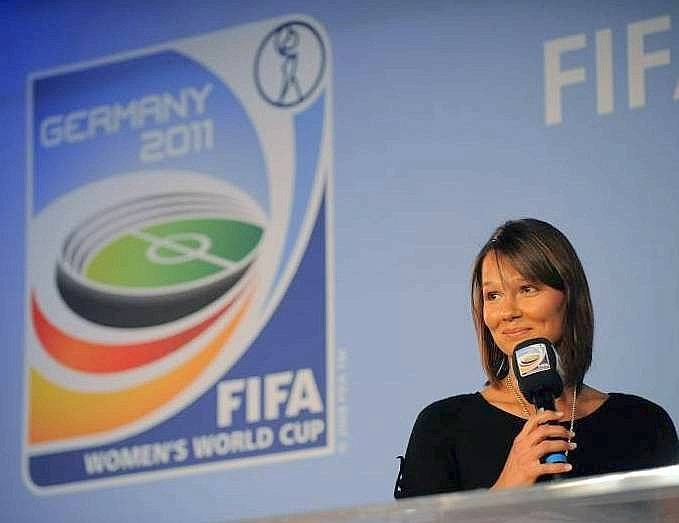 ...dem sei gesagt, dass Franzi Patin der Frauen-WM 2011 in Deutschland war. Auch als Meisterin knallharter Interviews hat sie sich bewährt. Hier...