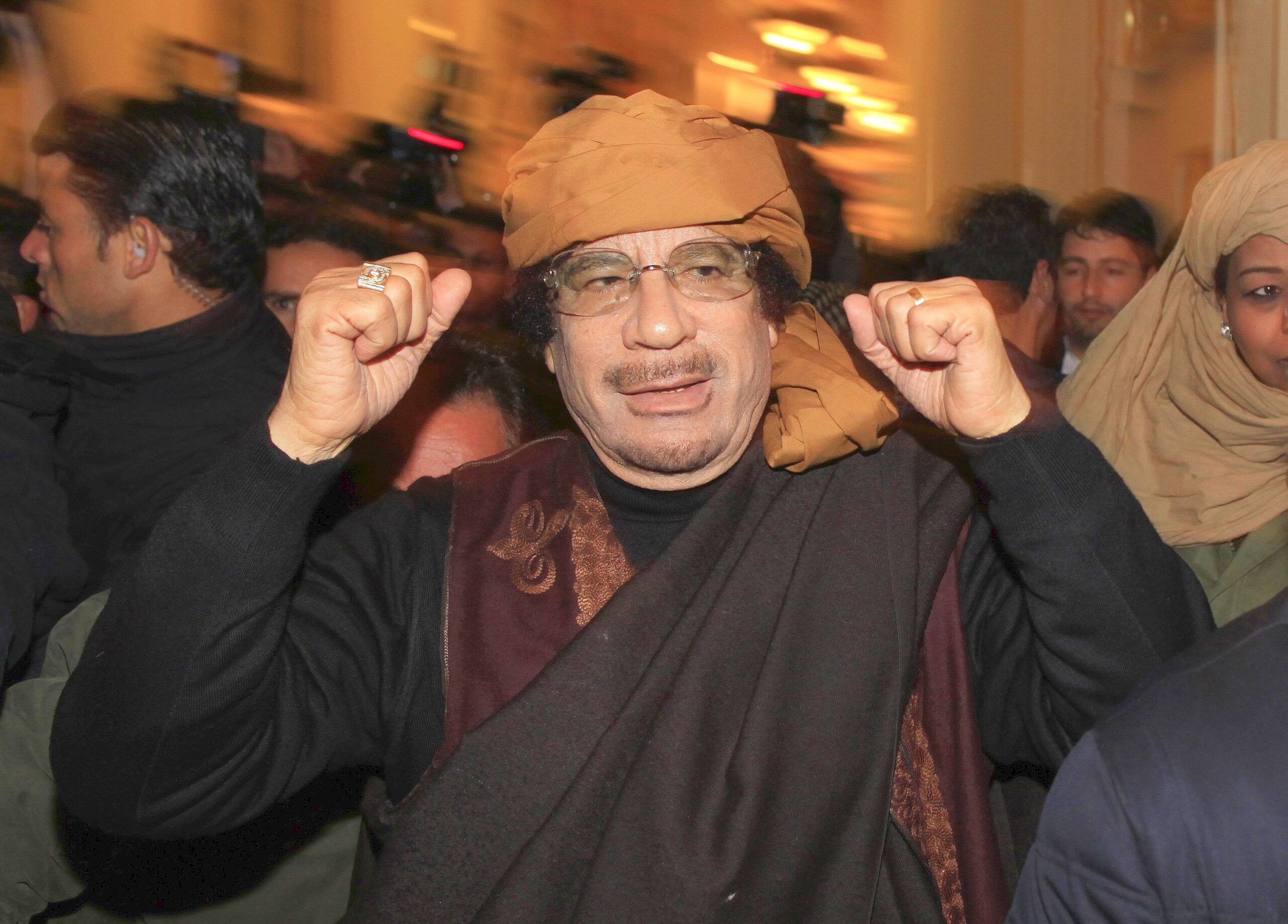 Gaddafi zeigt sich unbeeindruckt von den Protesten in Libyens Hauptstadt Tripolis.
