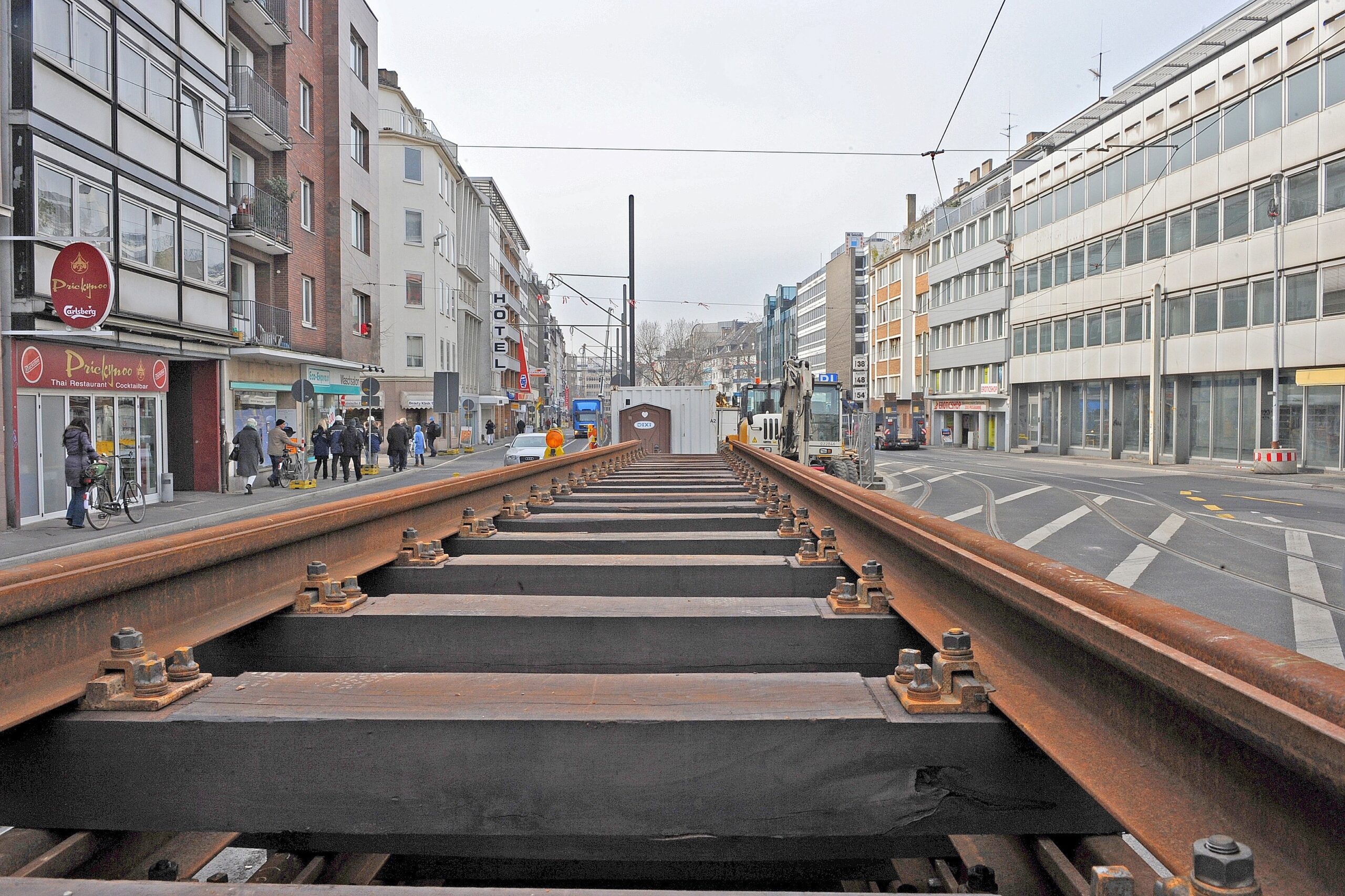 Beispiel 7: Der Bau der Wehrhahnlinie in Düsseldorf. Die Kosten für die neue U-Bahn-Linie durch die Landeshauptstadt ...