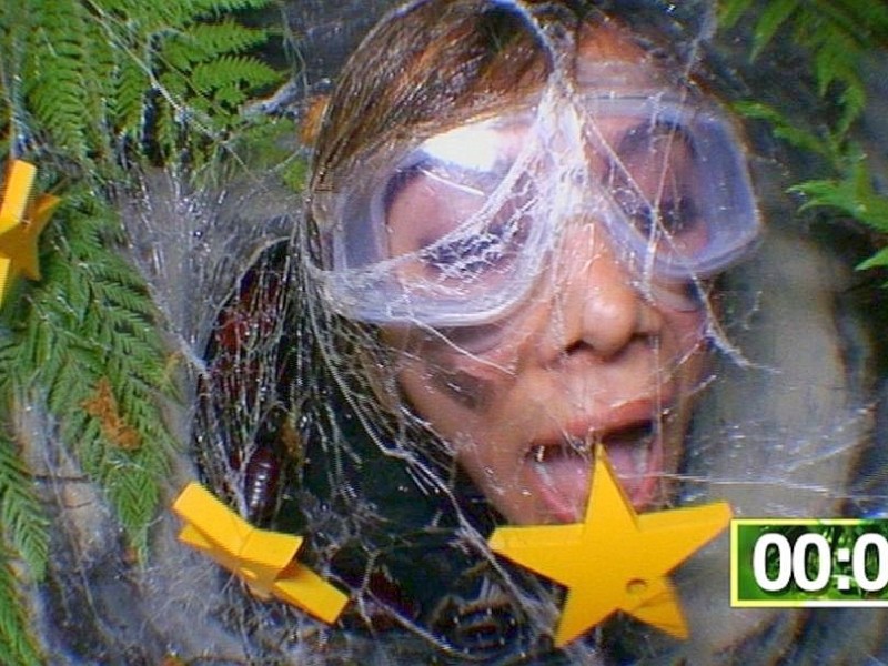 ...auf die Dschungel-Stars wieder fiese Prüfungen warten werden. So wie hier Indira Weis aus der letzten Staffel oder...