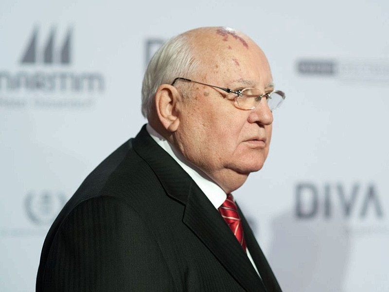 Michail Gorbatschow auf dem roten Teppich. Am 19.11.2011 fand die 20.  Unesco Charity  Gala 2011 im maritim Hotel Düsseldorf statt. Bei der von Ute-Henriette Ohoven initiierten Veranstaltung werden Eintrittsgelder und Spenden zugunsten der Kinderprojekte der Unesco gesammelt. |  Foto: Uwe Schaffmeister