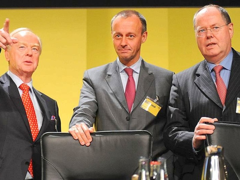 Aktionärsversammlung des BvB in der Westfalenhalle 2. Die Aufsichtsräte Gerd Pieper,  Friedrich Merz und Peer Steinbrück.
