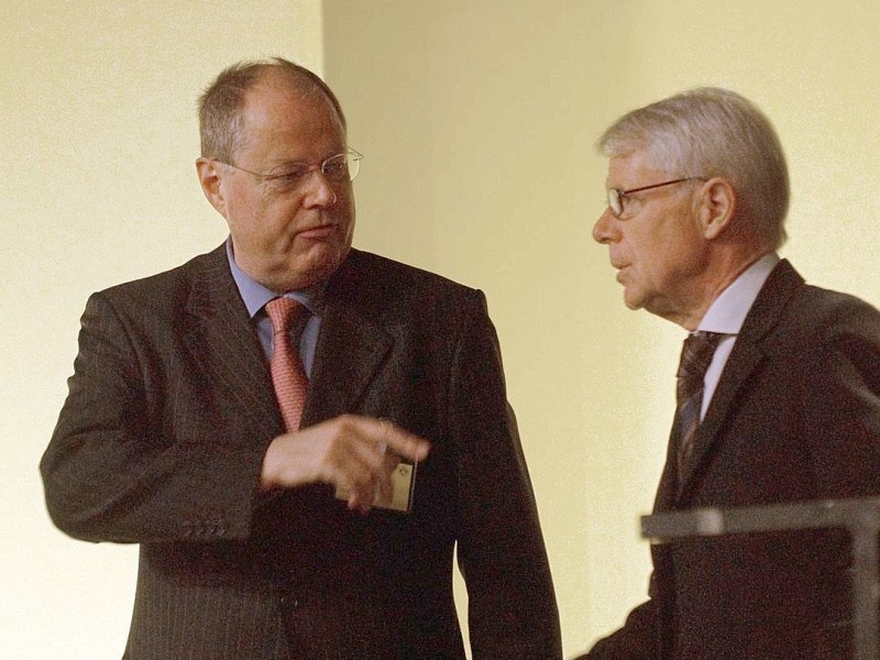 Peer Steinbrück im Gespräch mit Präsident Reinhard Rauball