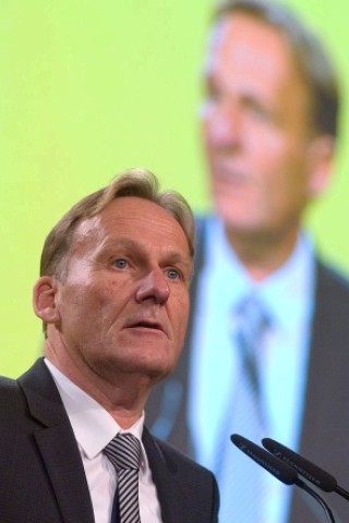 Die Kommanditgesellschaft auf Aktien habe das Geschäftsjahr 2010/2011 mit einem Gewinn von 9,5 Millionen Euro abschließen können, sagte BVB-Geschäftsführer Hans-Joachim Watzke bei der Aktionärsversammlung.
