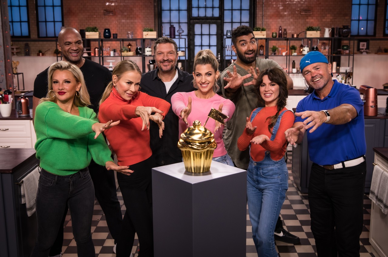 Acht Promis kämpfen in der Sat.1-Show um den goldenen „Cupcake“.