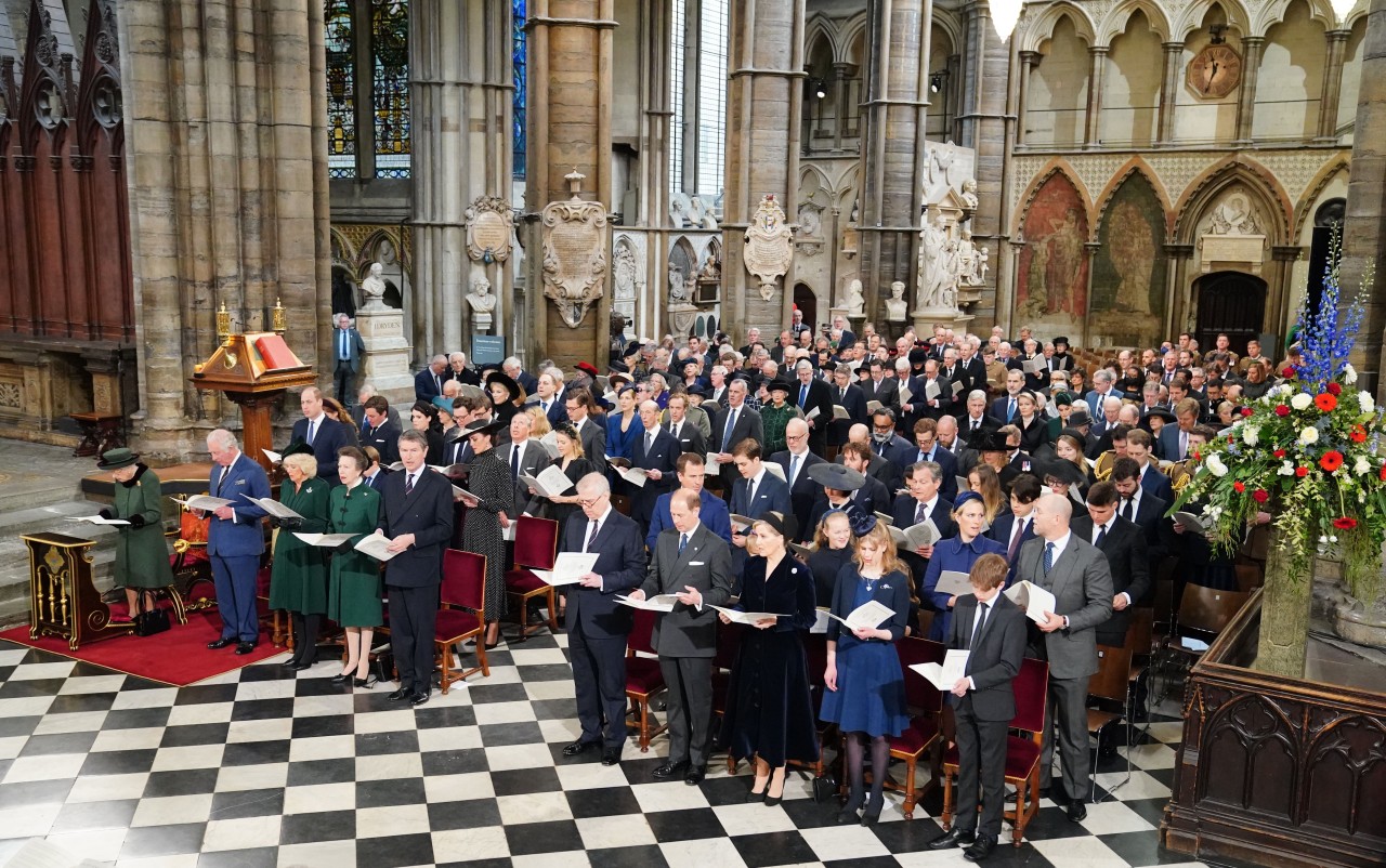 Die Royals nehmen in einem Gedenkgottesdienst in der Westminster Abbey erneut Abschied von Prinz Philip.