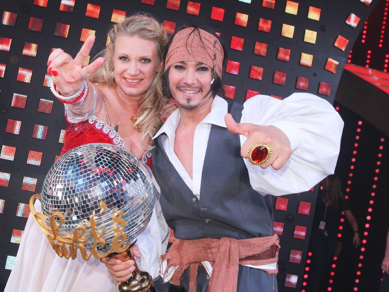 Magdalena Brzeska wird mit ihrem Tanzpartner Erich Klann Dancing Star 2012. 