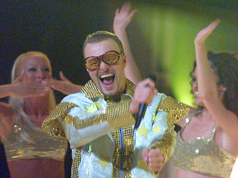Internatsschüler, Jurastudent, Metzger, Moderator, Musikproduzent – Tausendsassa Stefan Raab war schon vieles. Im Jahr 2000 trat er für Deutschland mit dem Quatsch-Lied „Wadde hadde dudde da“ beim „Grand Prix Eurovision de la Chanson“ an, dem Vorgänger des „Eurovision Song Contest“. Er belegte Platz 5.