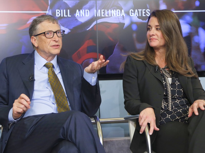 Der Microsoft-Gründer Bill Gates galt viele Jahre als der reichste Mann der Welt. In vielem ist er eine Art Vorbild für Zuckerberg, vielleicht auch bei der Spendenwilligkeit. Mit seiner Frau Melinda führt Bill Gates die finanzstärkste Privatstiftung weltweit, in die er große Teile seines Vermögens überführt hat. Finanzvolumen: 41 Milliarden Dollar.